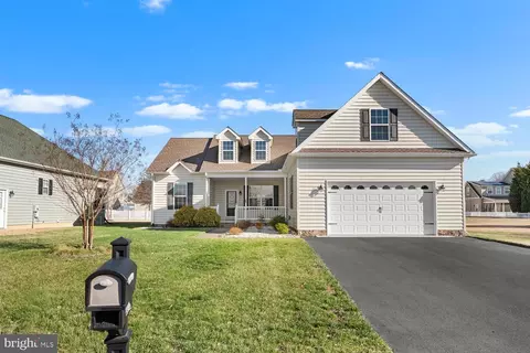 225 Ponds Edge Dr, Felton, DE 19943
