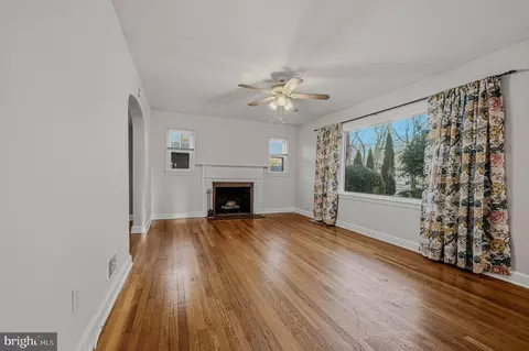 Living - 107 Lakeview Dr, Dover, DE 19901 photo 1 of 3