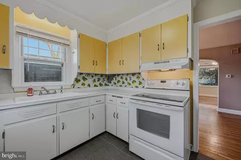 Kitchen - 107 Lakeview Dr, Dover, DE 19901 photo 2 of 3