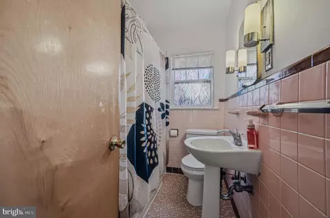 Entry Way - 107 Lakeview Dr, Dover, DE 19901 photo 2 of 2