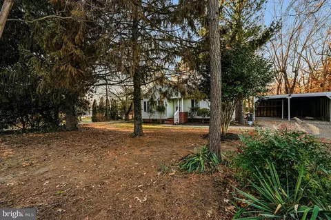 Exterior - 107 Lakeview Dr, Dover, DE 19901 photo 4 of 9
