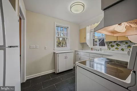 Kitchen - 107 Lakeview Dr, Dover, DE 19901 photo 1 of 3