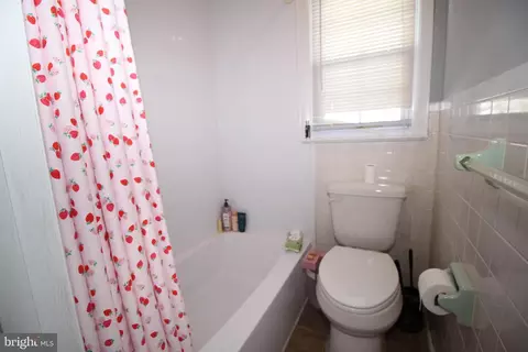 Bath - 367 Rustic Ln, Dover, DE 19901 photo 3 of 6