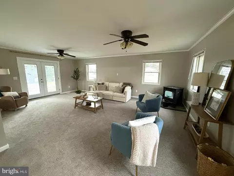 Living - 50 Nanticoke Dr, Dover, DE 19904 photo 4 of 6