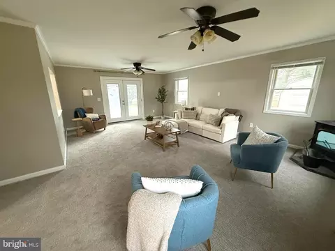 Living - 50 Nanticoke Dr, Dover, DE 19904 photo 3 of 6