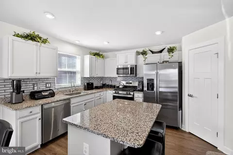 Kitchen - 168 Tybalt Ln, Dover, DE 19901 photo 2 of 3