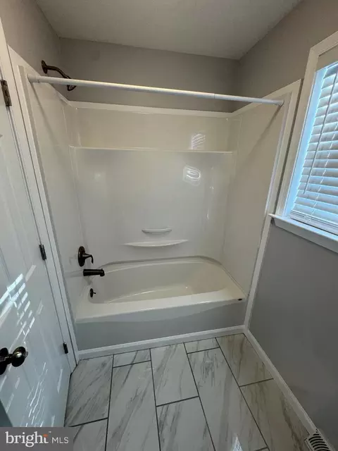 Bath - 232 Merion Rd, Dover, DE 19904 photo 3 of 6