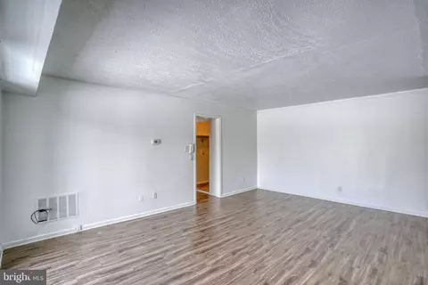Living - 74 Par Haven Dr, Dover, DE 19904 photo 2 of 4