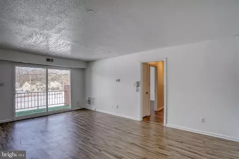 Living - 74 Par Haven Dr, Dover, DE 19904 photo 1 of 4