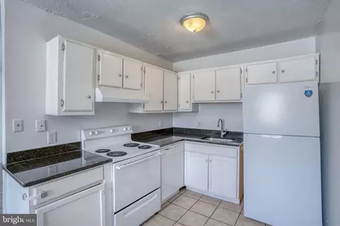 Kitchen - 74 Par Haven Dr, Dover, DE 19904 photo 3 of 4