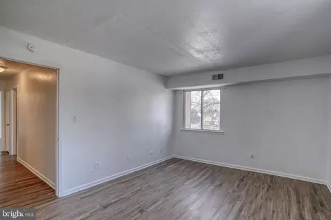Living - 74 Par Haven Dr, Dover, DE 19904 photo 4 of 4