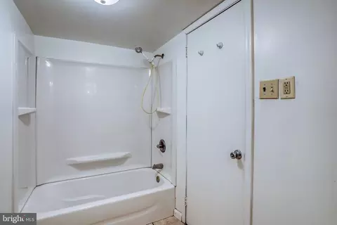 Bath - 74 Par Haven Dr, Dover, DE 19904 photo 2 of 3
