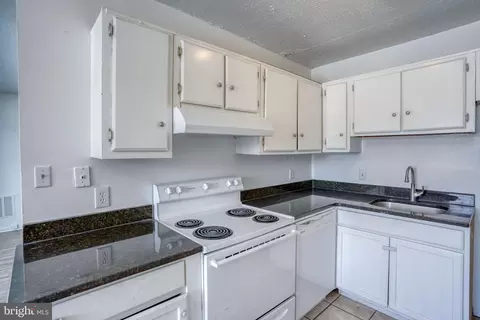 Kitchen - 74 Par Haven Dr, Dover, DE 19904 photo 4 of 4