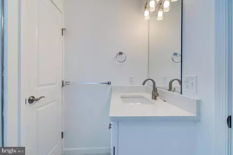 Bath - 209 N New St, Dover, DE 19904 photo 5 of 7