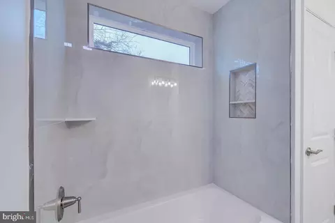 Bath - 209 N New St, Dover, DE 19904 photo 6 of 7