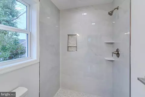 Bath - 209 N New St, Dover, DE 19904 photo 3 of 7