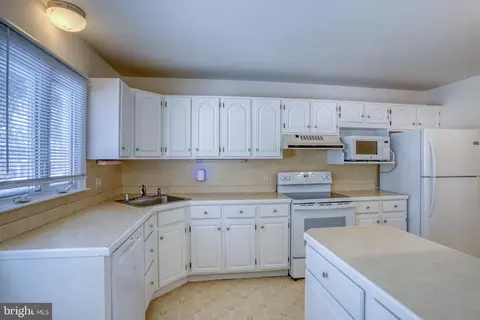 Kitchen - 1199 Charles Dr, Dover, DE 19904 photo 3 of 5