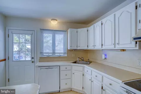 Kitchen - 1199 Charles Dr, Dover, DE 19904 photo 4 of 5