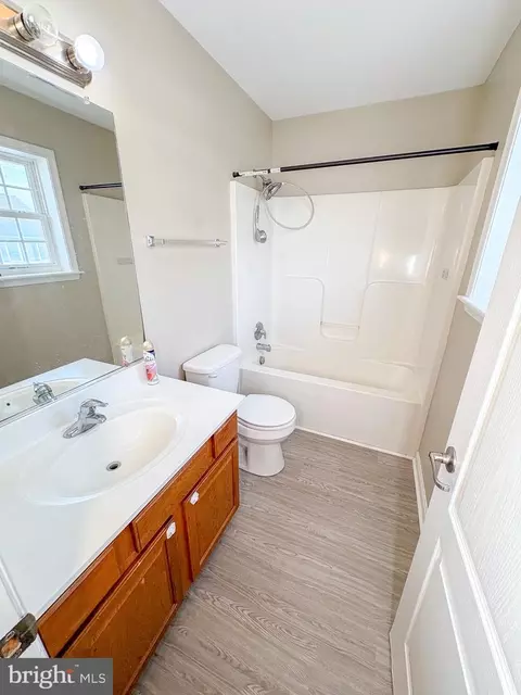 Bath - 17 Ward St, Harrington, DE 19952 photo 3 of 4