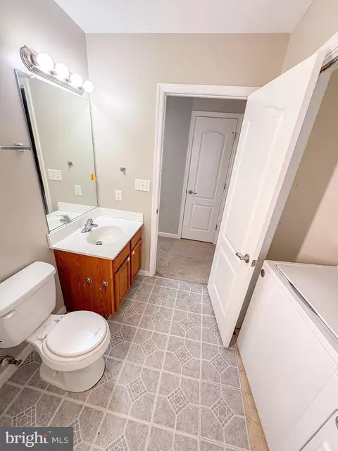 Bath - 17 Ward St, Harrington, DE 19952 photo 2 of 4
