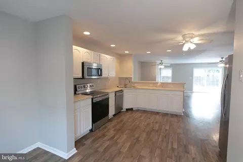 Entry Way - 17 Ward St, Harrington, DE 19952 photo 1 of 3