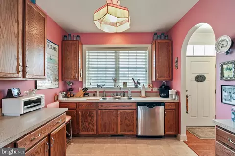 Kitchen - 42 Steeplechase Dr, Dover, DE 19904 photo 3 of 4