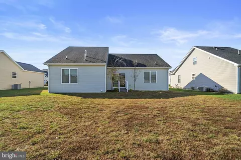 Exterior - 42 Steeplechase Dr, Dover, DE 19904 photo 2 of 3