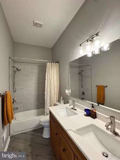 Bath - 211 Northdown Dr, Dover, DE 19904 photo 3 of 3