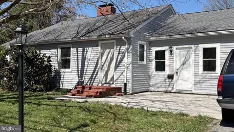 915 E Division St, Dover, DE 19901