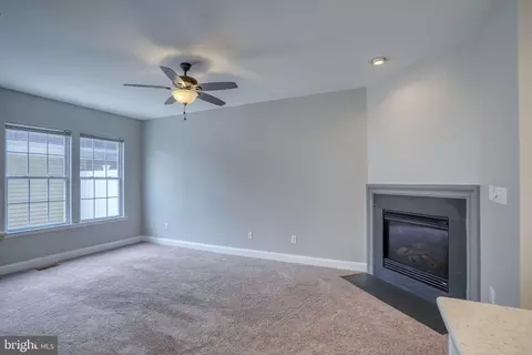 Living - 662 Vista Ave, Dover, DE 19901 photo 3 of 6