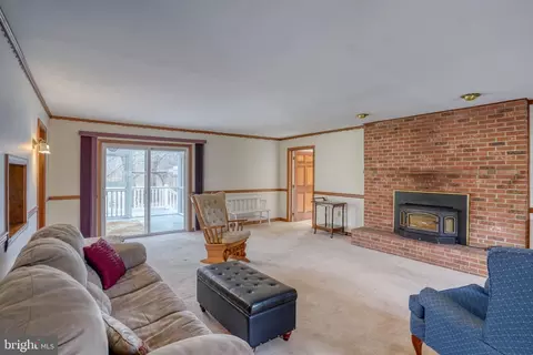 Living - 3384 Pearsons Corner Rd, Dover, DE 19904 photo 3 of 6