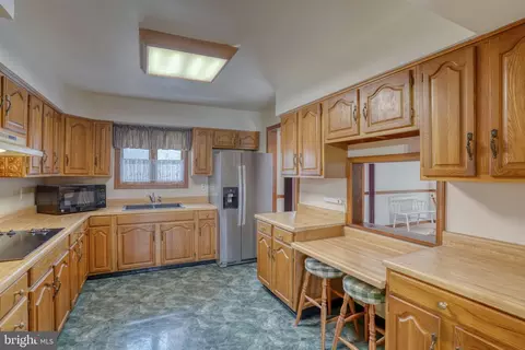 Kitchen - 3384 Pearsons Corner Rd, Dover, DE 19904 photo 3 of 5