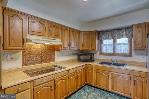 Kitchen - 3384 Pearsons Corner Rd, Dover, DE 19904 photo 2 of 5