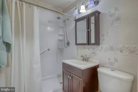 Bath - 3384 Pearsons Corner Rd, Dover, DE 19904 photo 2 of 2