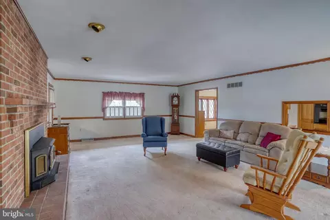 Living - 3384 Pearsons Corner Rd, Dover, DE 19904 photo 5 of 6