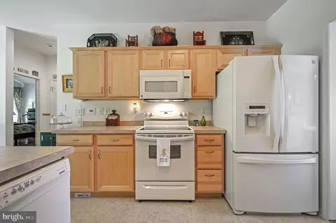 Kitchen - 43 E Darby Cir, Dover, DE 19904 photo 3 of 3