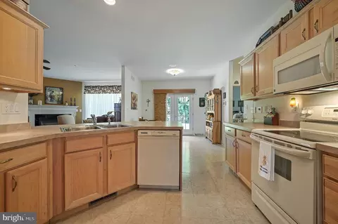 Entry Way - 43 E Darby Cir, Dover, DE 19904 photo 2 of 2