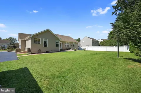 Exterior - 43 E Darby Cir, Dover, DE 19904 photo 2 of 4