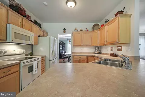 Kitchen - 43 E Darby Cir, Dover, DE 19904 photo 1 of 3