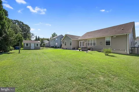 Exterior - 43 E Darby Cir, Dover, DE 19904 photo 3 of 4