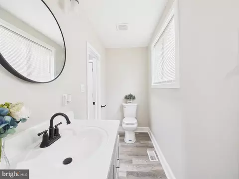 Bath - 28 S Queen St, Dover, DE 19904 photo 2 of 3
