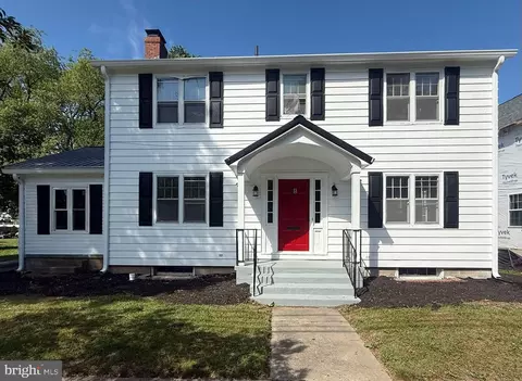 Exterior - 28 S Queen St, Dover, DE 19904 photo 2 of 3