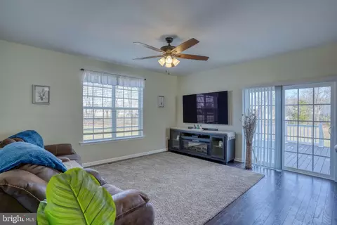Living - 320 Clear Stream Dr, Dover, DE 19904 photo 1 of 2