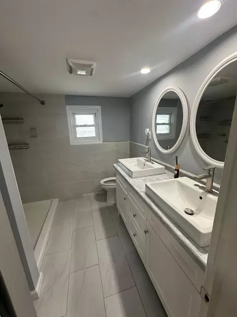 Bath - 108 Bell St, Dover, DE 19901 photo 1 of 2
