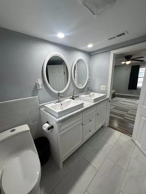 Bath - 108 Bell St, Dover, DE 19901 photo 2 of 2