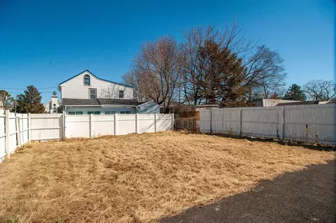 Exterior - 108 Bell St, Dover, DE 19901 photo 2 of 2