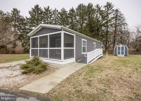 6 Providence Dr, Clayton, DE 19938