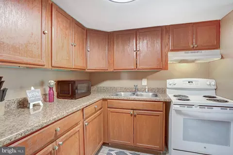 Kitchen - 465 Barrister Pl, Dover, DE 19901 photo 2 of 2