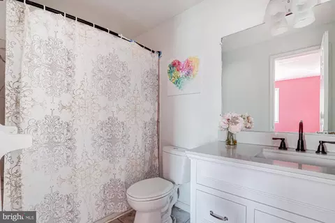 Bath - 465 Barrister Pl, Dover, DE 19901 photo 1 of 2