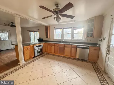 Entry Way - 529 Greenhill Rd, Dover, DE 19901 photo 2 of 5